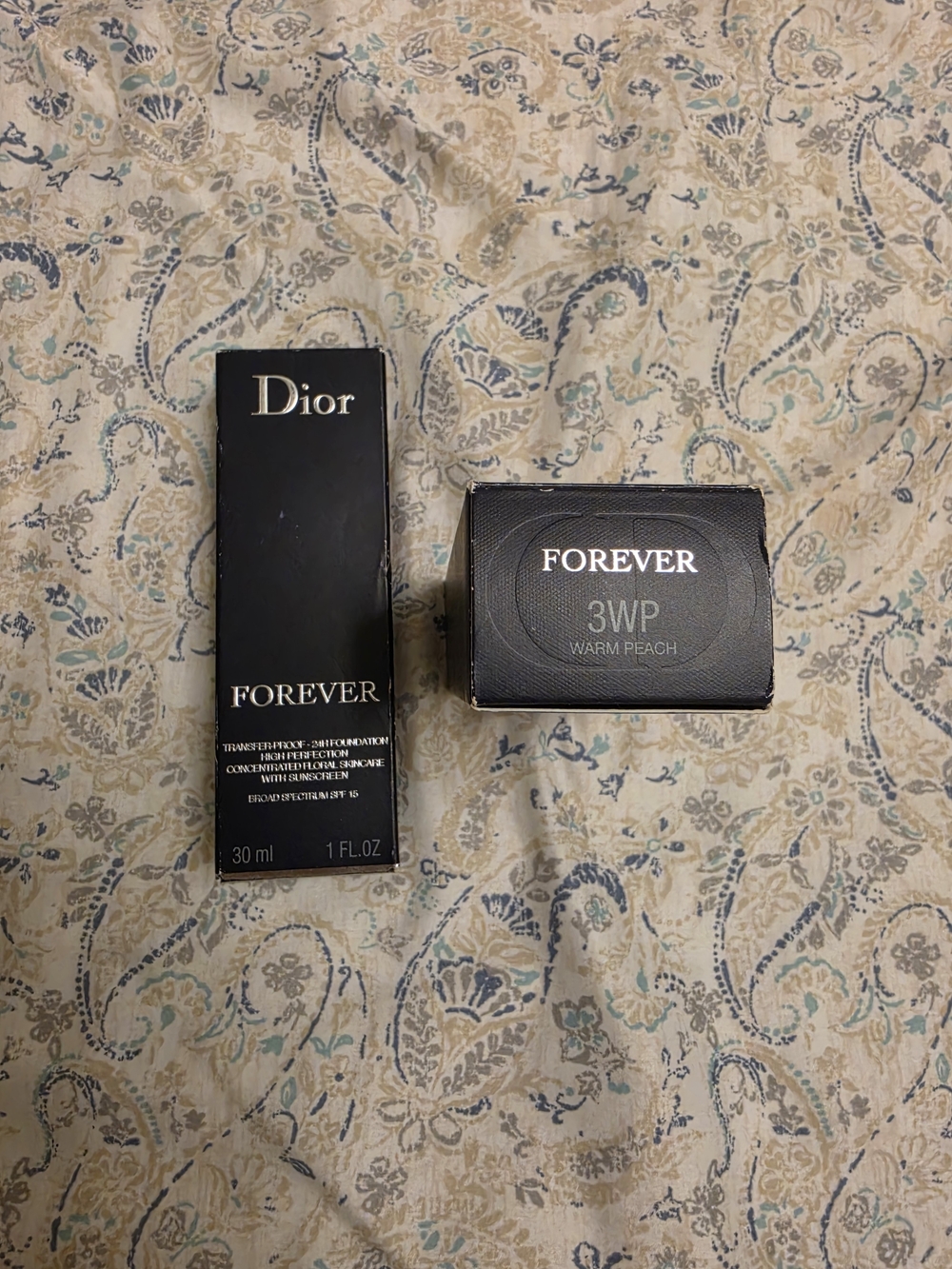 Dior Forever 3WP Warm Peach Foundation Box in Black